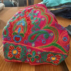 Girl's embroidered hat